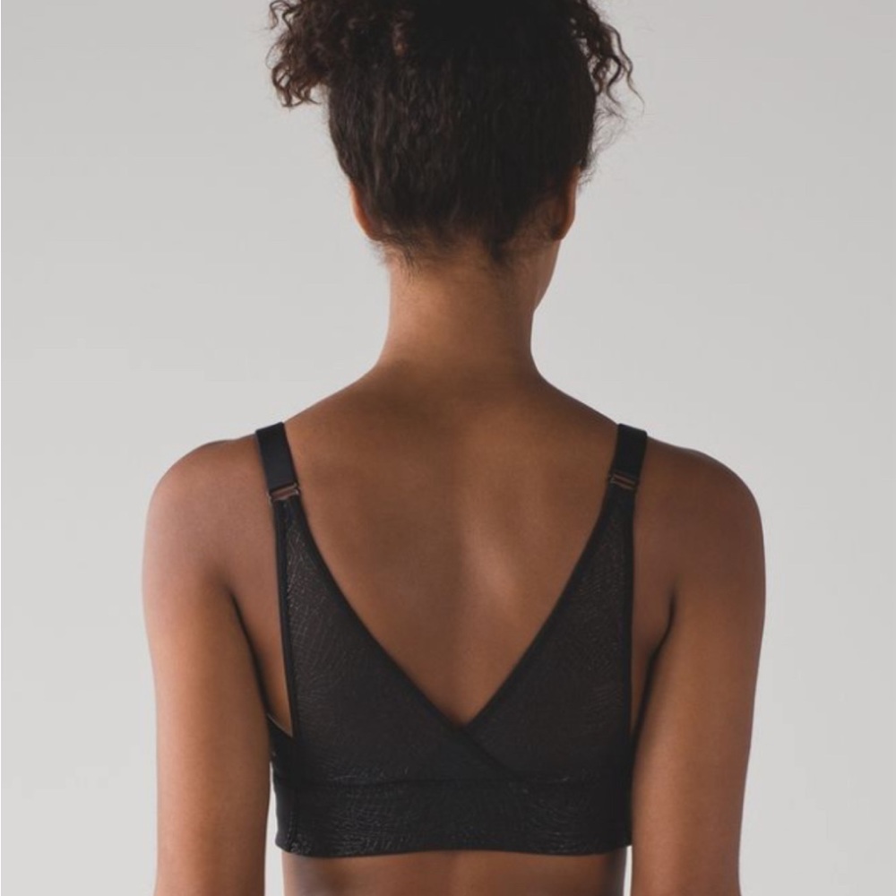Lululemon Black Infinite Flow Sports Bra Sheer Cross Back Adjustable Size 8